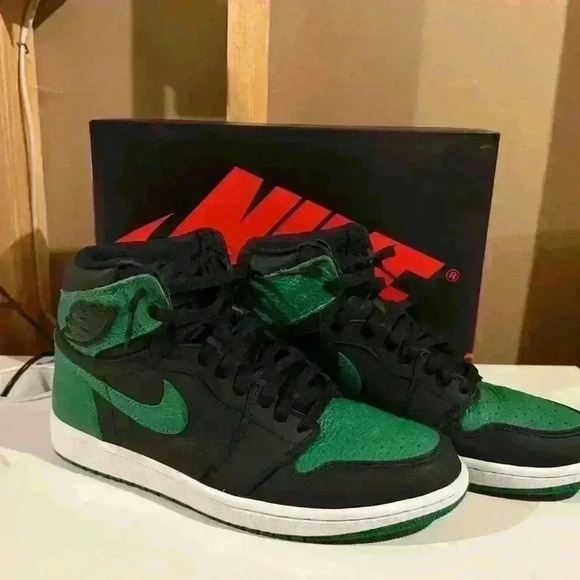 Jordan Other - Jordan Retro 1 Pine Green. Men’s size 9.5